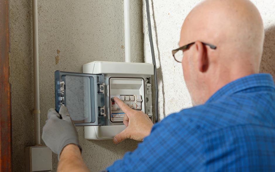 tarif horaire électricien Paris 12